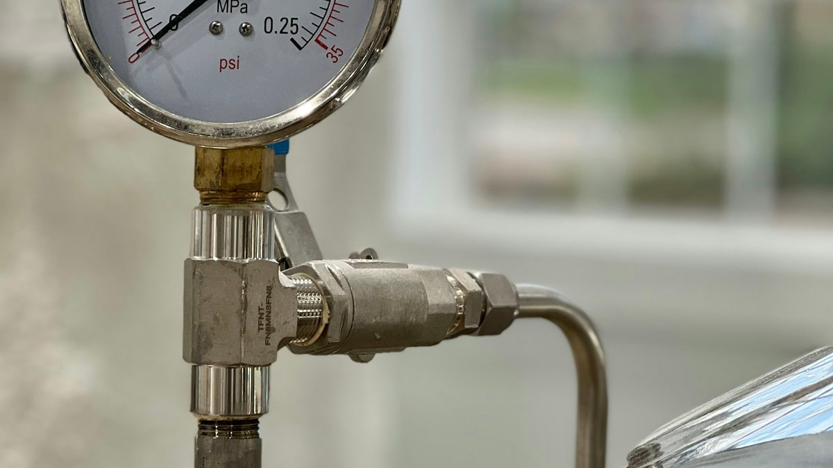PSI gauge close-up for pressure measurement.